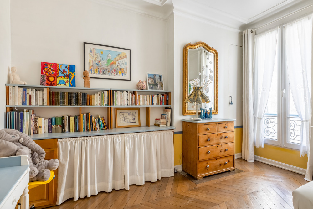 Painting the Streets of Pigalle