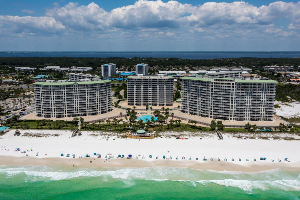 Destin 242