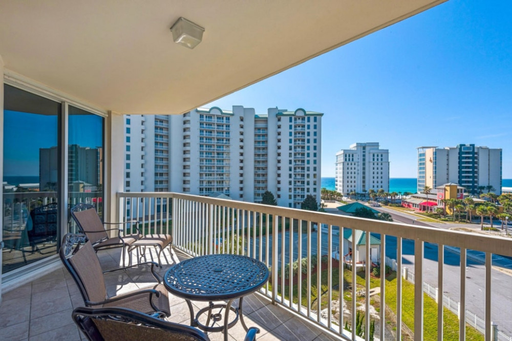 Destin 242
