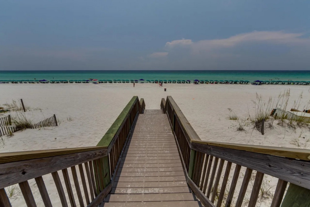 Destin 242