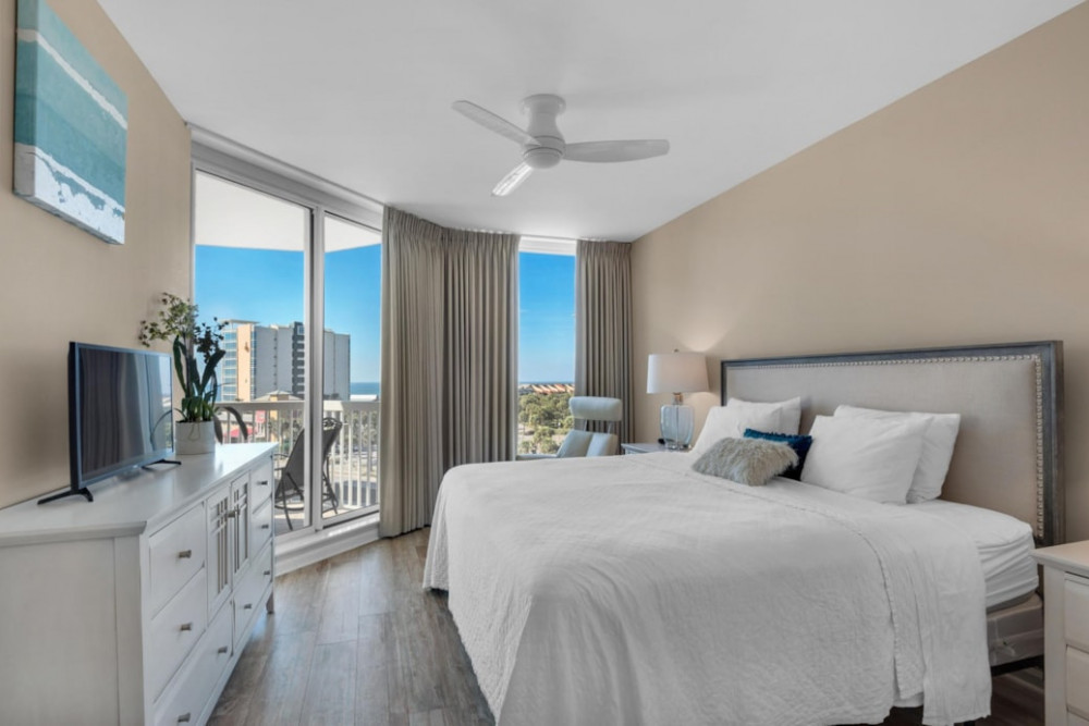 Destin 242