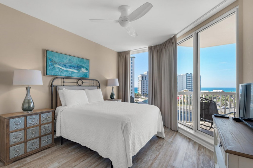 Destin 242