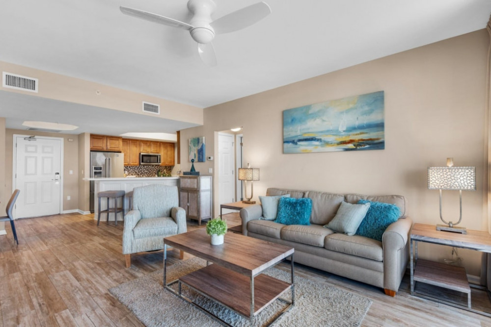 Destin 242