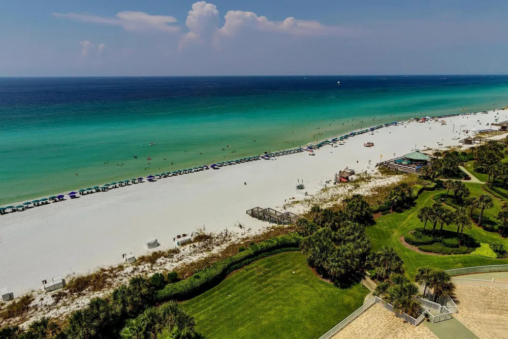 Destin 242