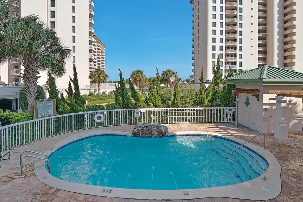 Destin 242