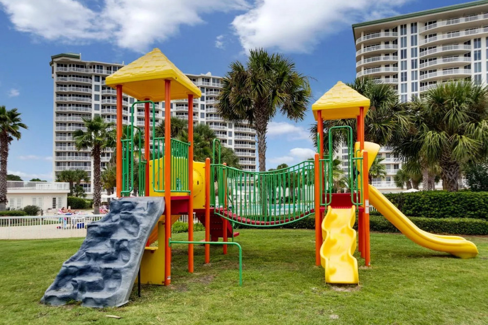 Destin 242
