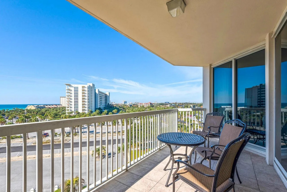Destin 242