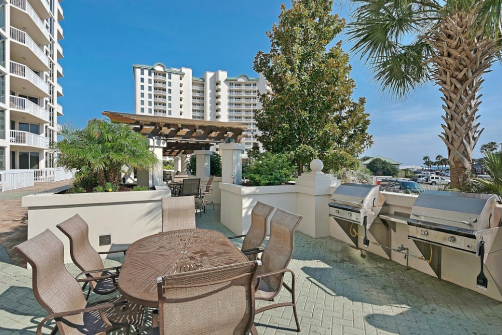 Destin 242