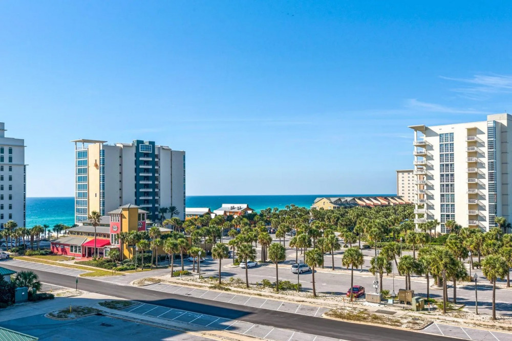 Destin 242