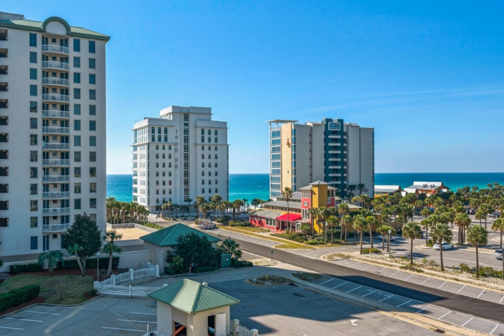 Destin 242
