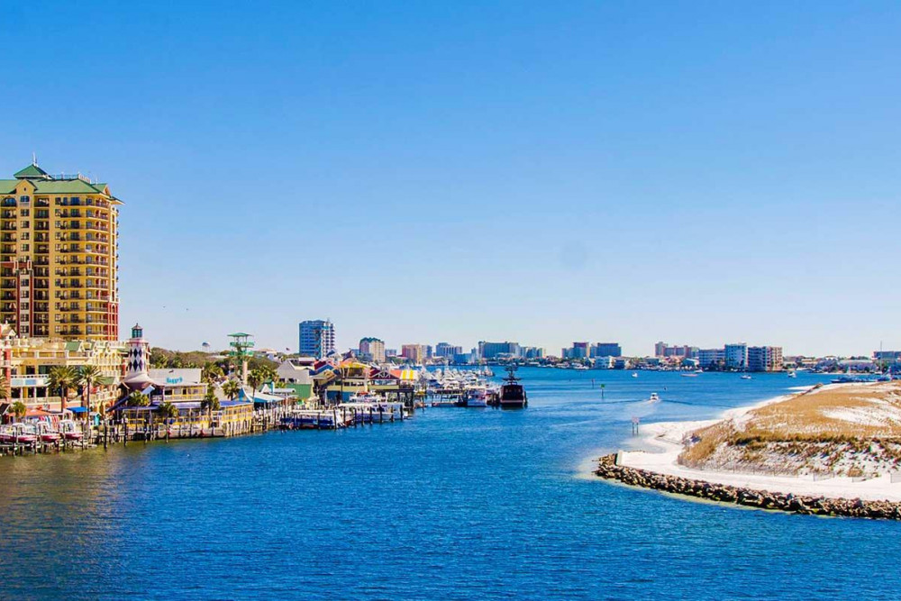 Destin 242