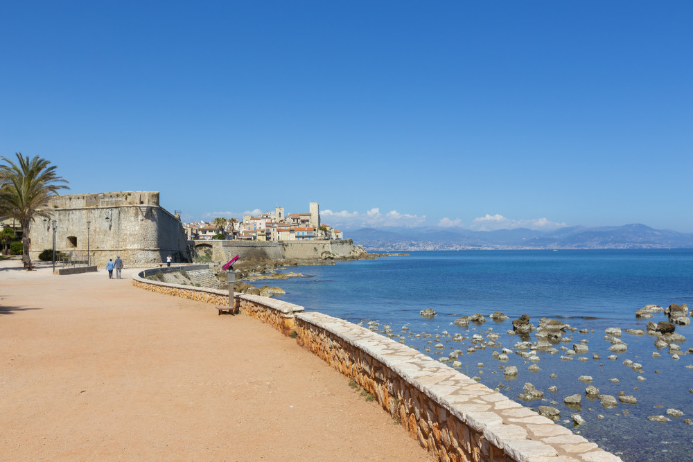 Antibes 6