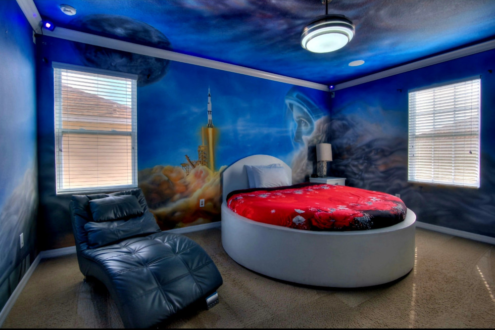 Global Villa & Hollywood Villa
