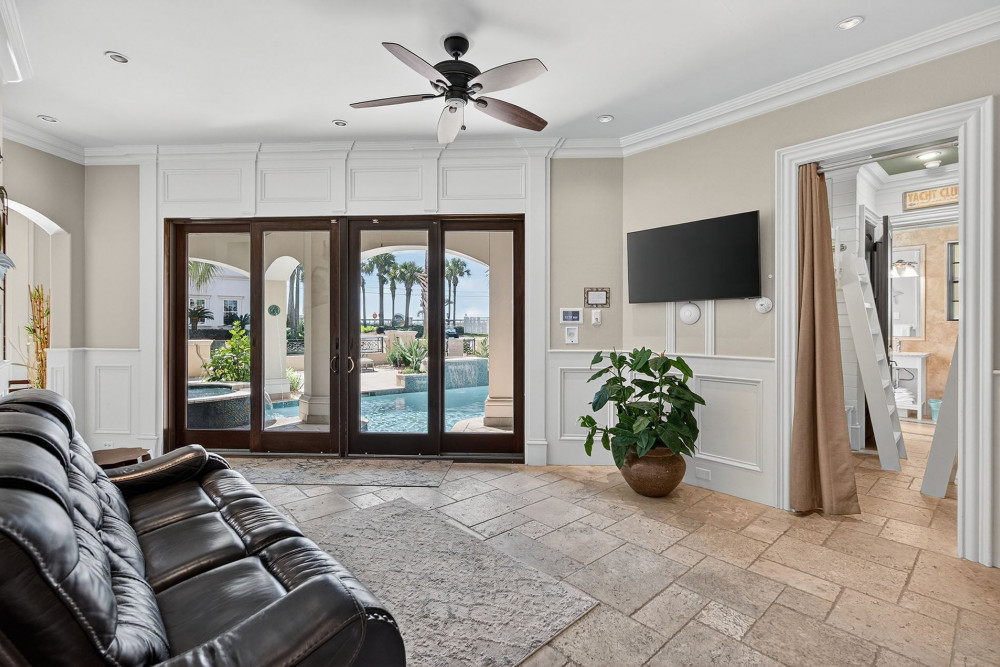 Miramar Beach 325
