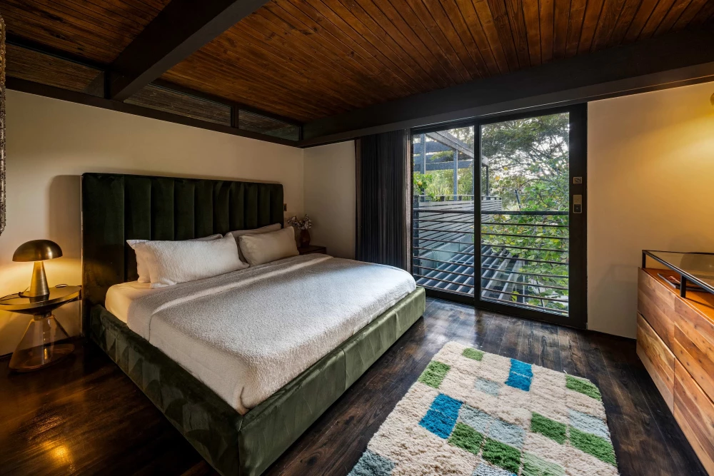 Hollywood Hills 9
