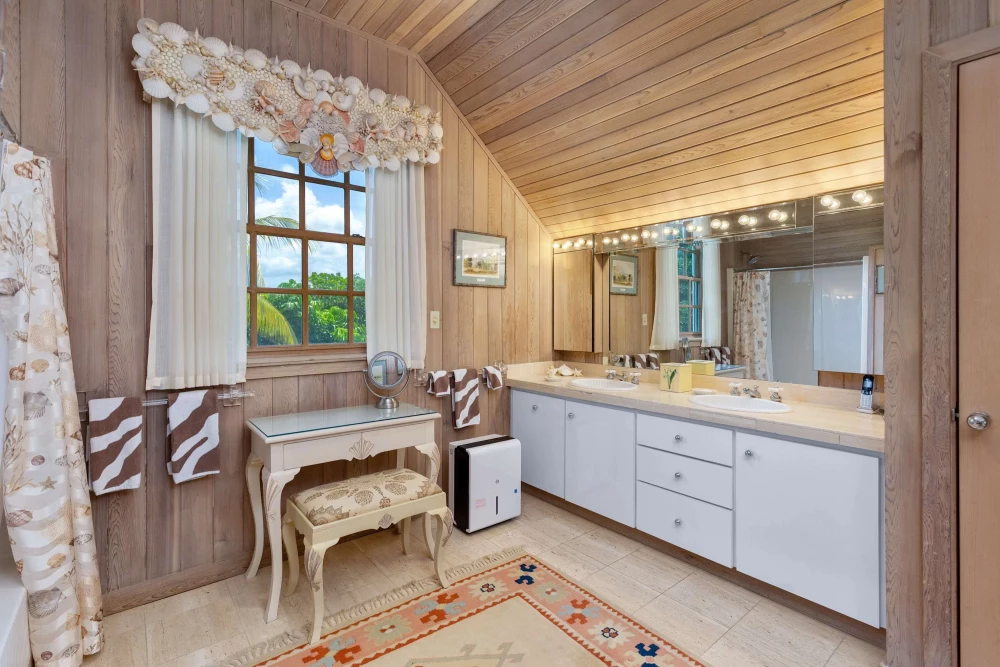 Lyford Cay Estate