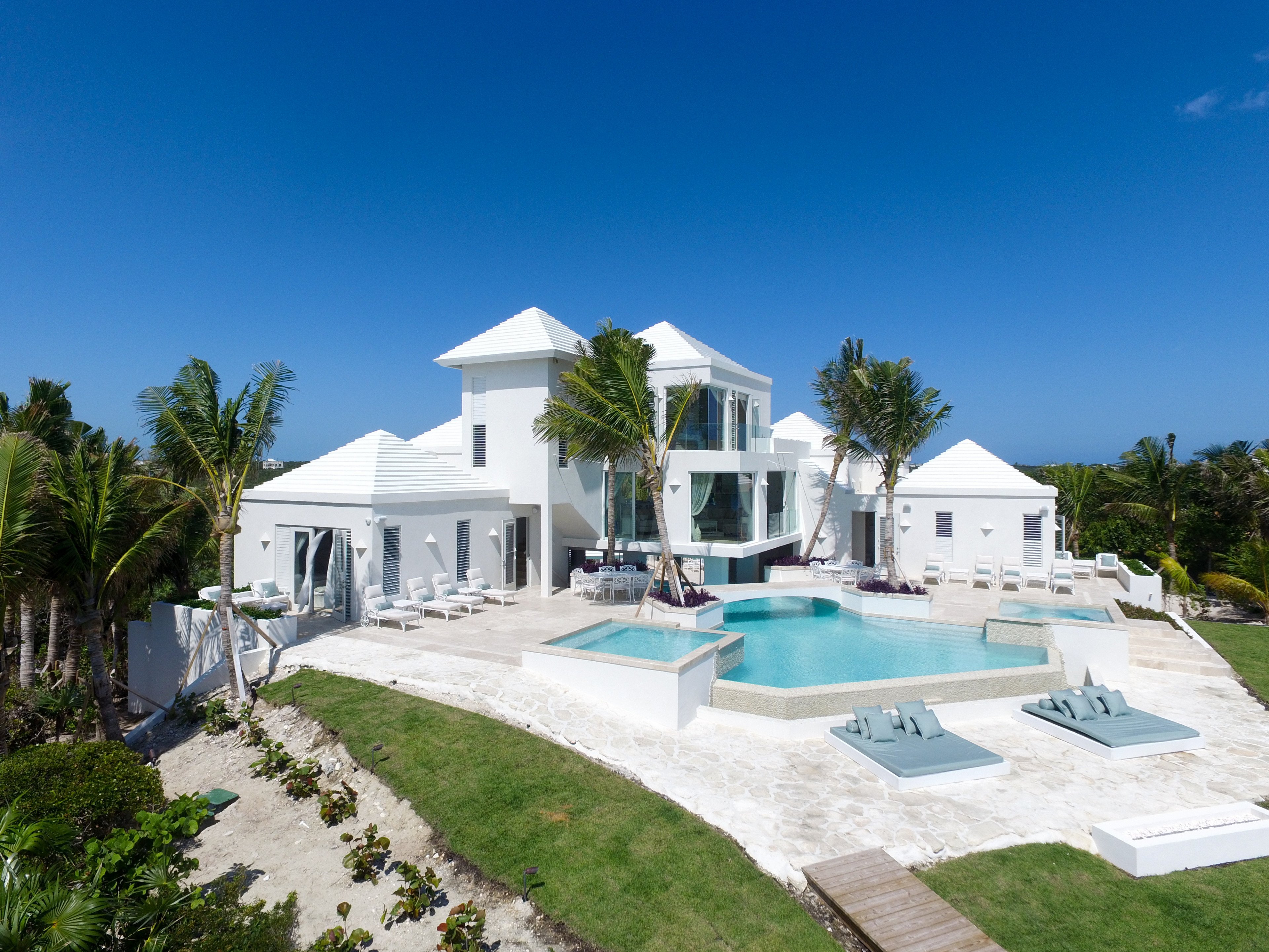 Pearls Of Long Bay Estate - villas with private waterfalls