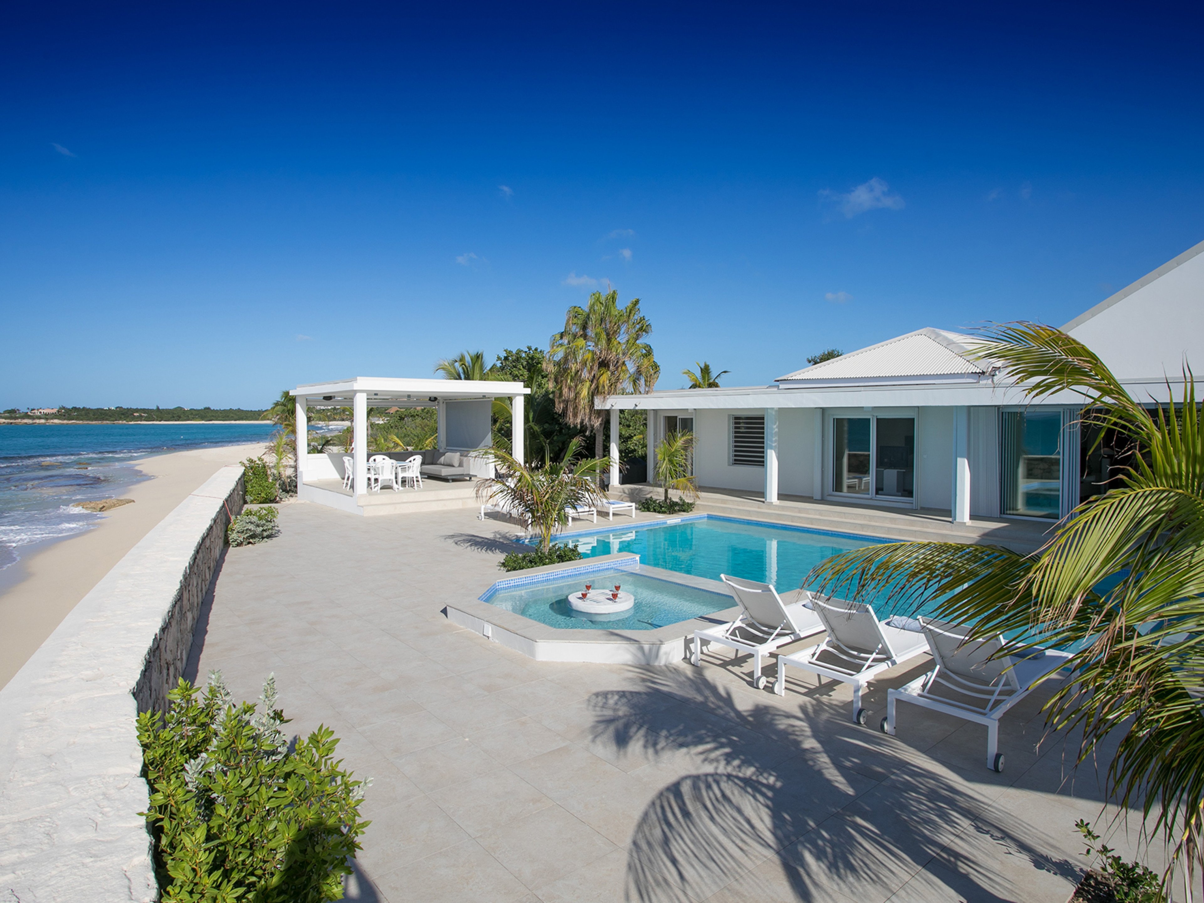 Ecume des Jours villa rentals near Terres Basses beaches