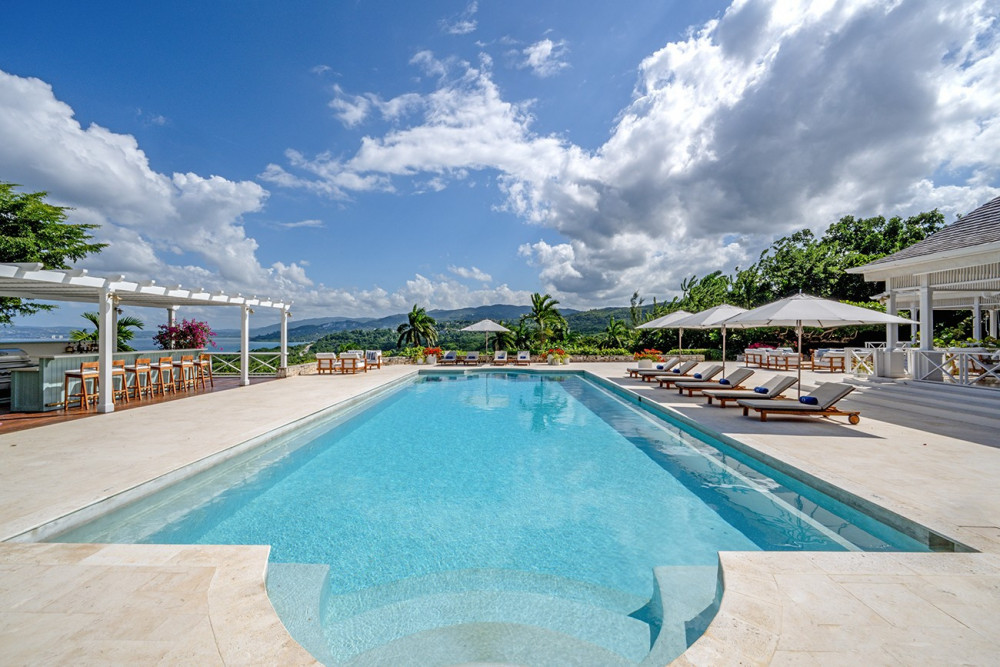 Longview Villa on Round Hill