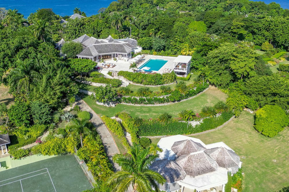 Longview Villa on Round Hill