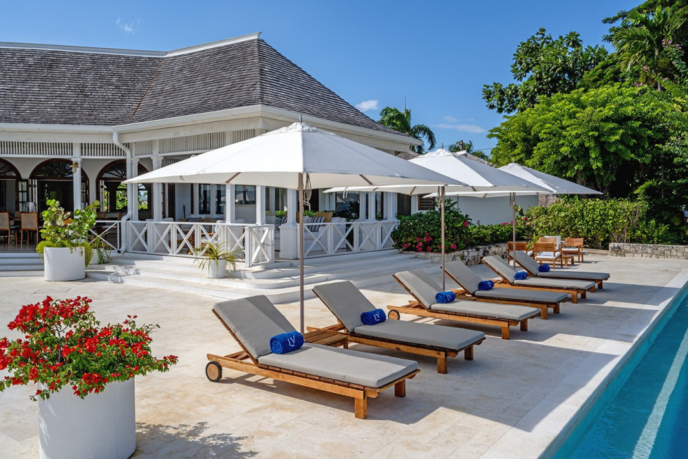 Longview Villa on Round Hill