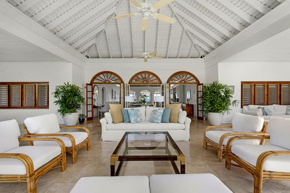 Longview Villa on Round Hill