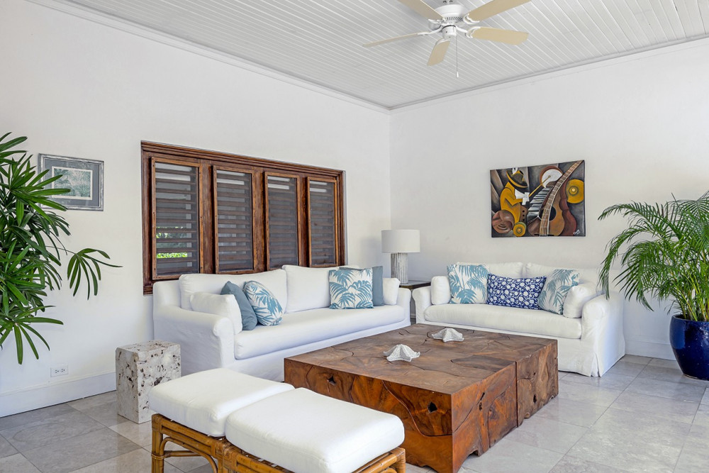 Longview Villa on Round Hill