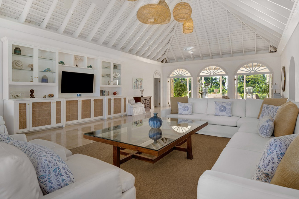 Longview Villa on Round Hill