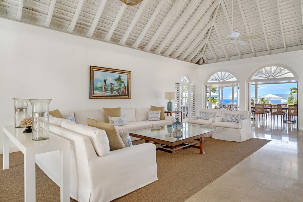 Longview Villa on Round Hill