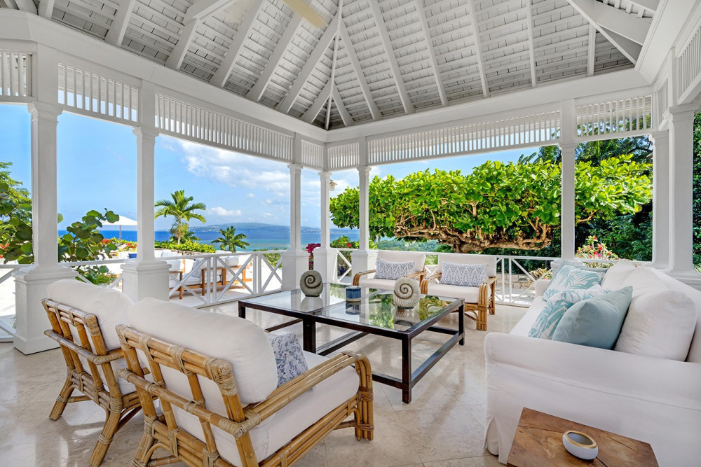 Longview Villa on Round Hill