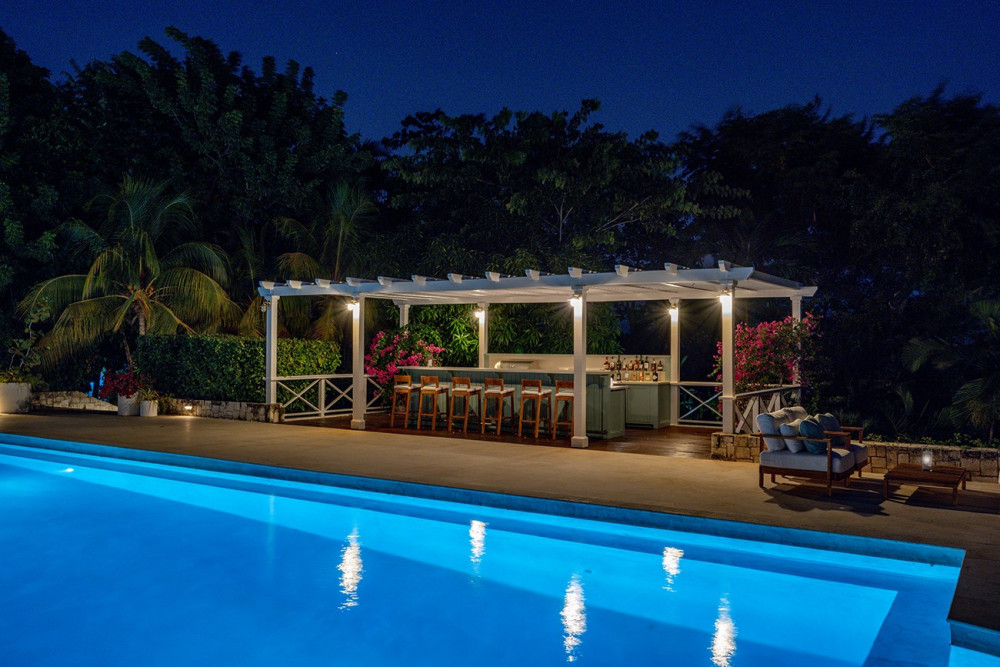 Longview Villa on Round Hill