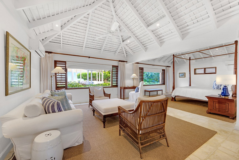 Longview Villa on Round Hill