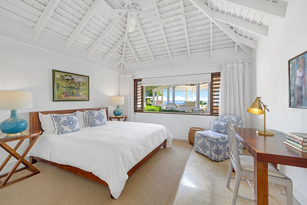 Longview Villa on Round Hill