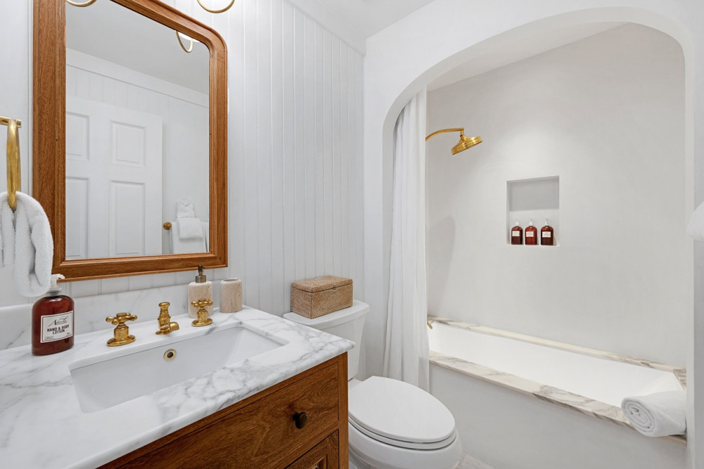 Longview Villa on Round Hill