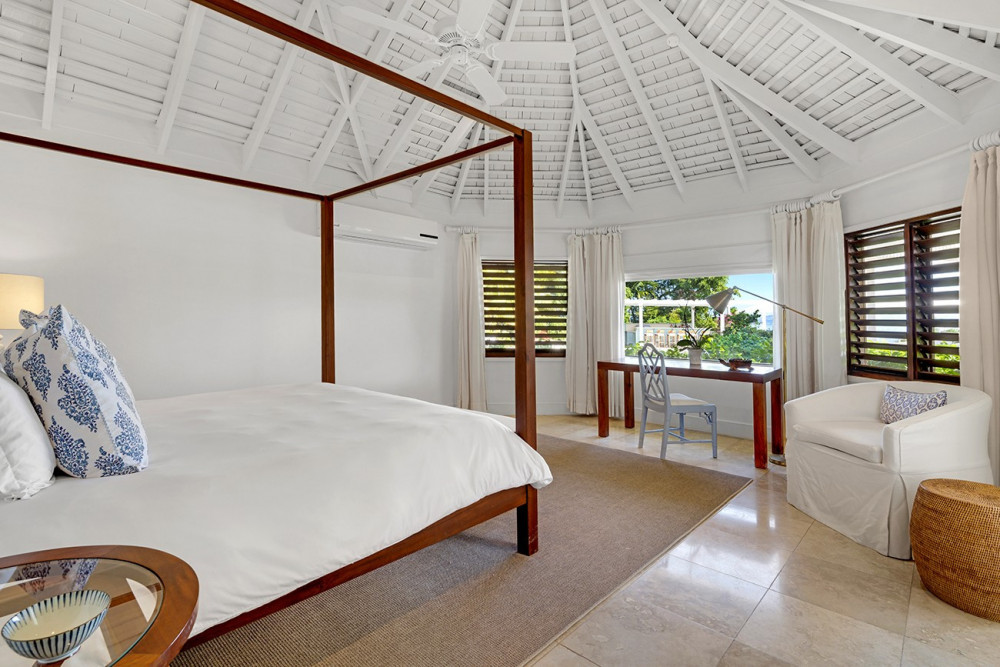 Longview Villa on Round Hill