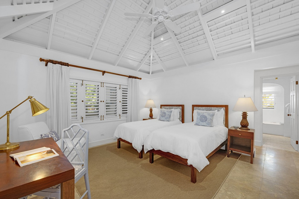 Longview Villa on Round Hill