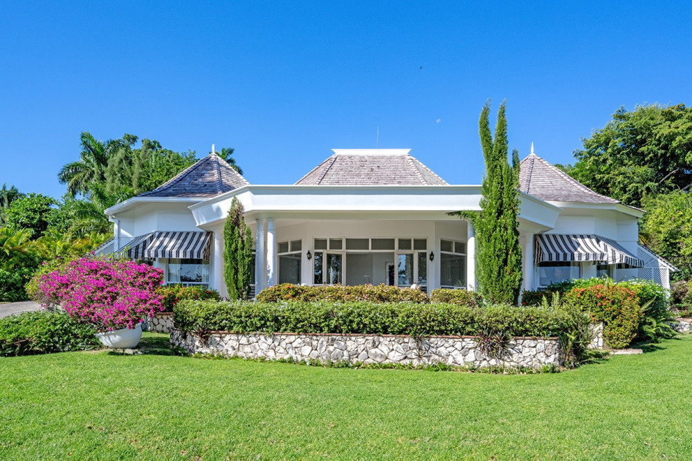 Longview Villa on Round Hill