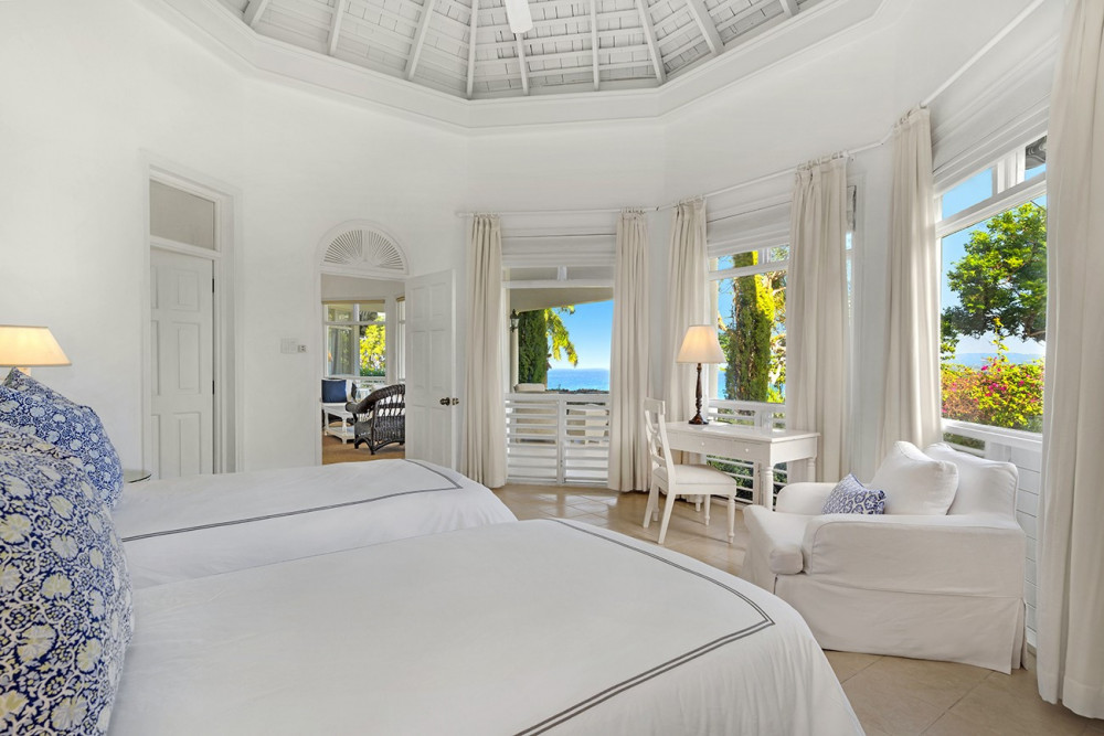 Longview Villa on Round Hill