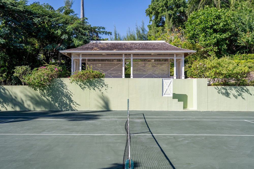 Longview Villa on Round Hill