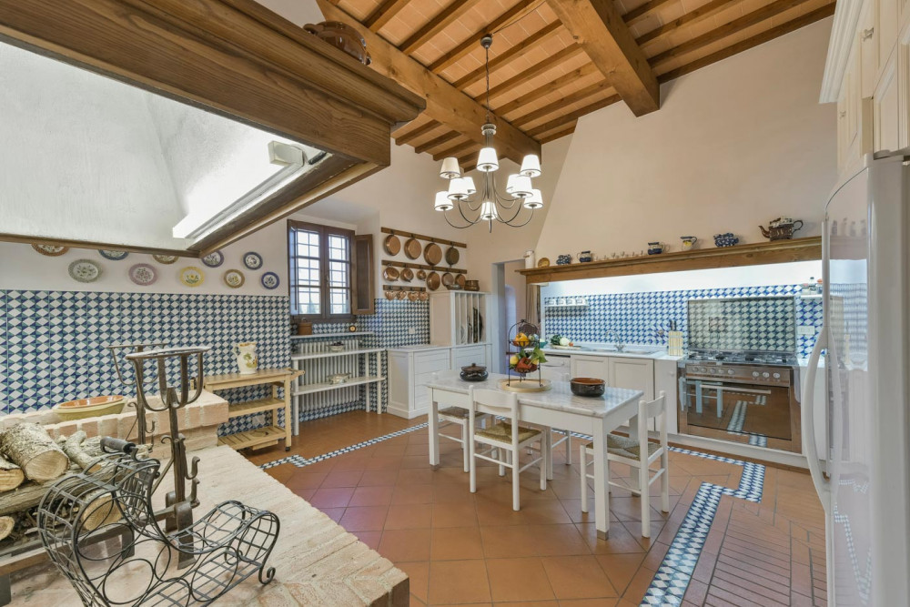 Adorna - 8 Bed