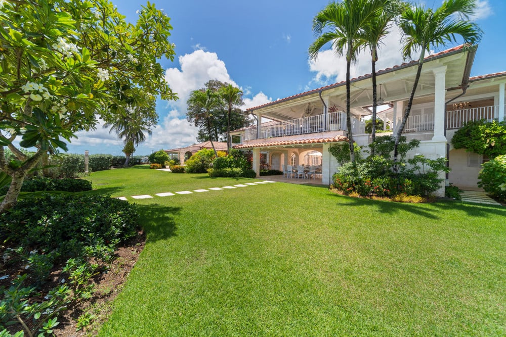 Bachelor Hall - 6-bed