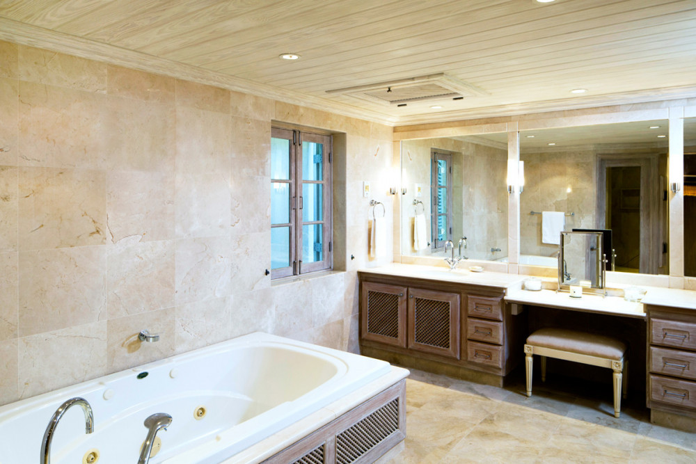 Bachelor Hall - 6-bed