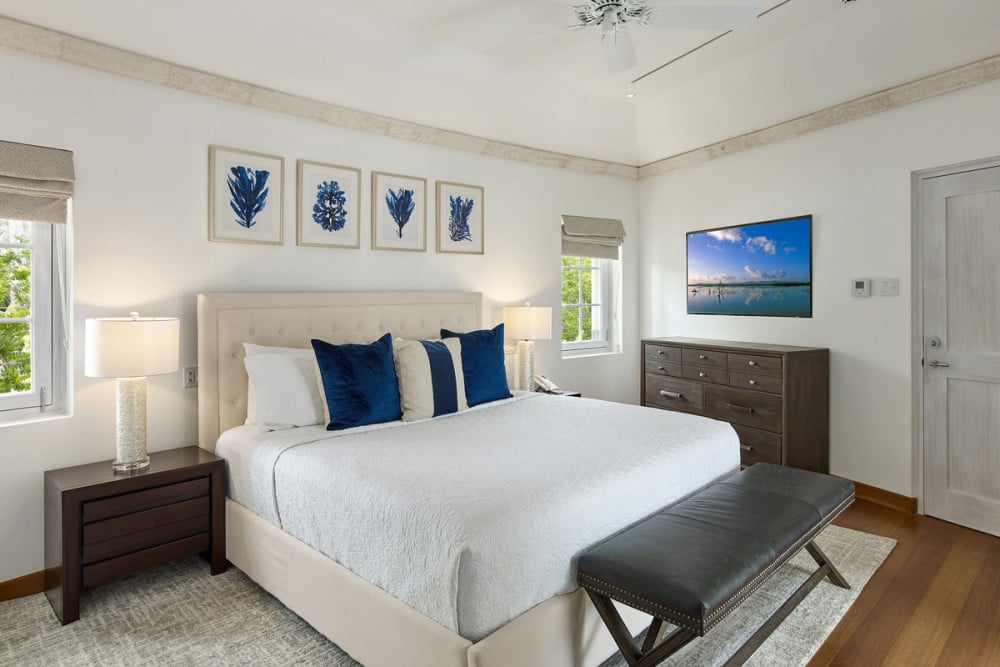 Bachelor Hall - 6-bed