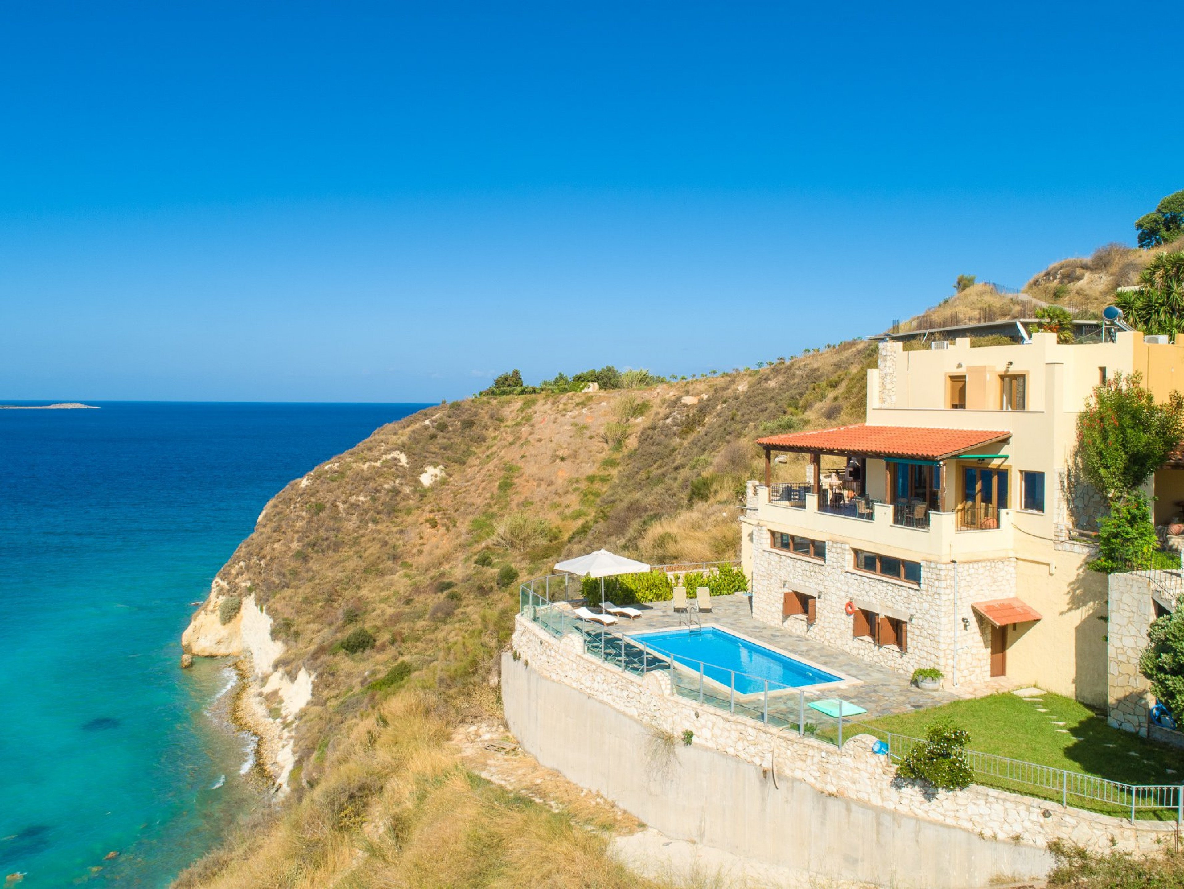 Souda Bay View beachfront villa in Crete - beach villas Greece