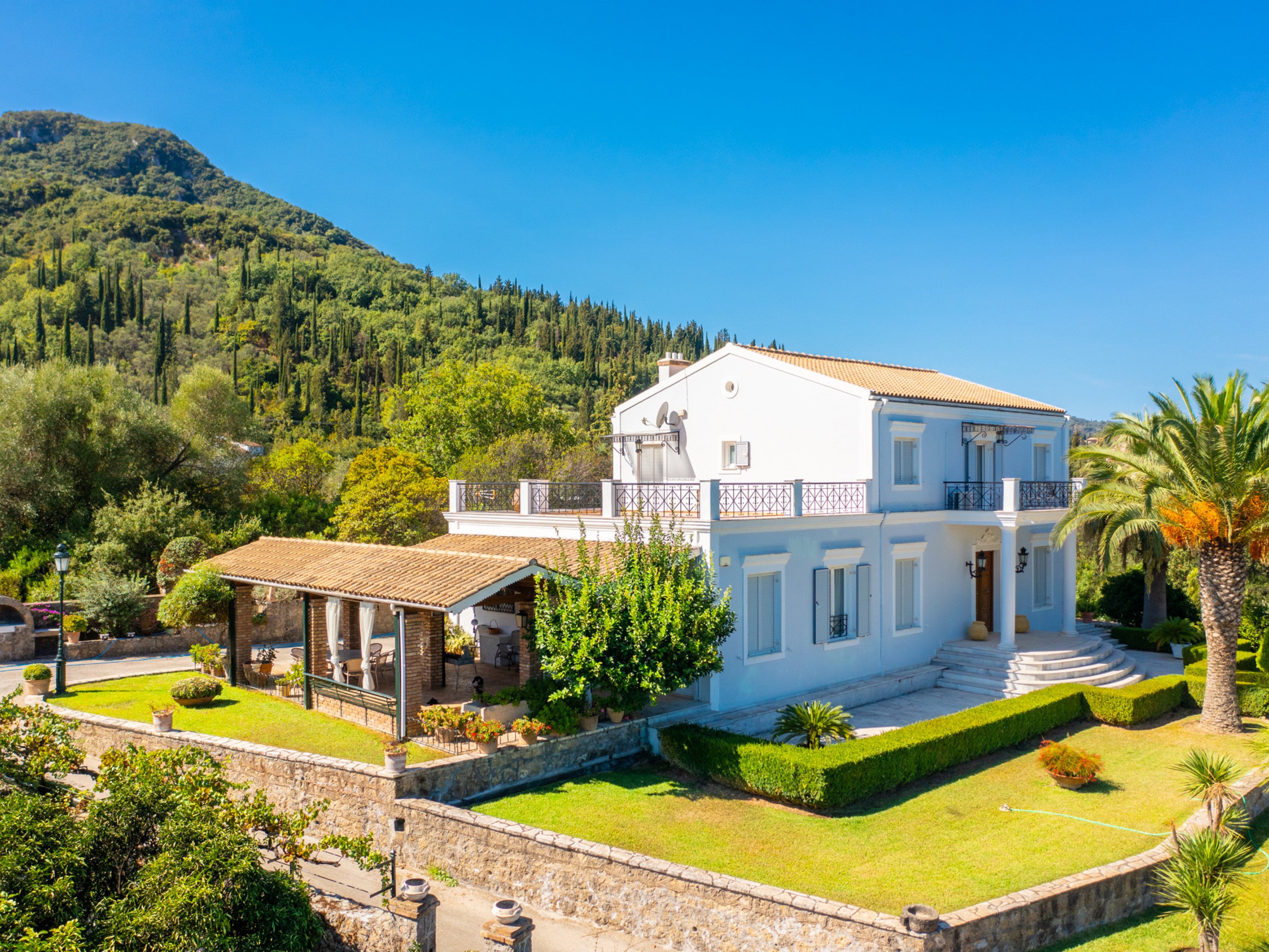 Villa Golden Tiara - large villas in Corfu