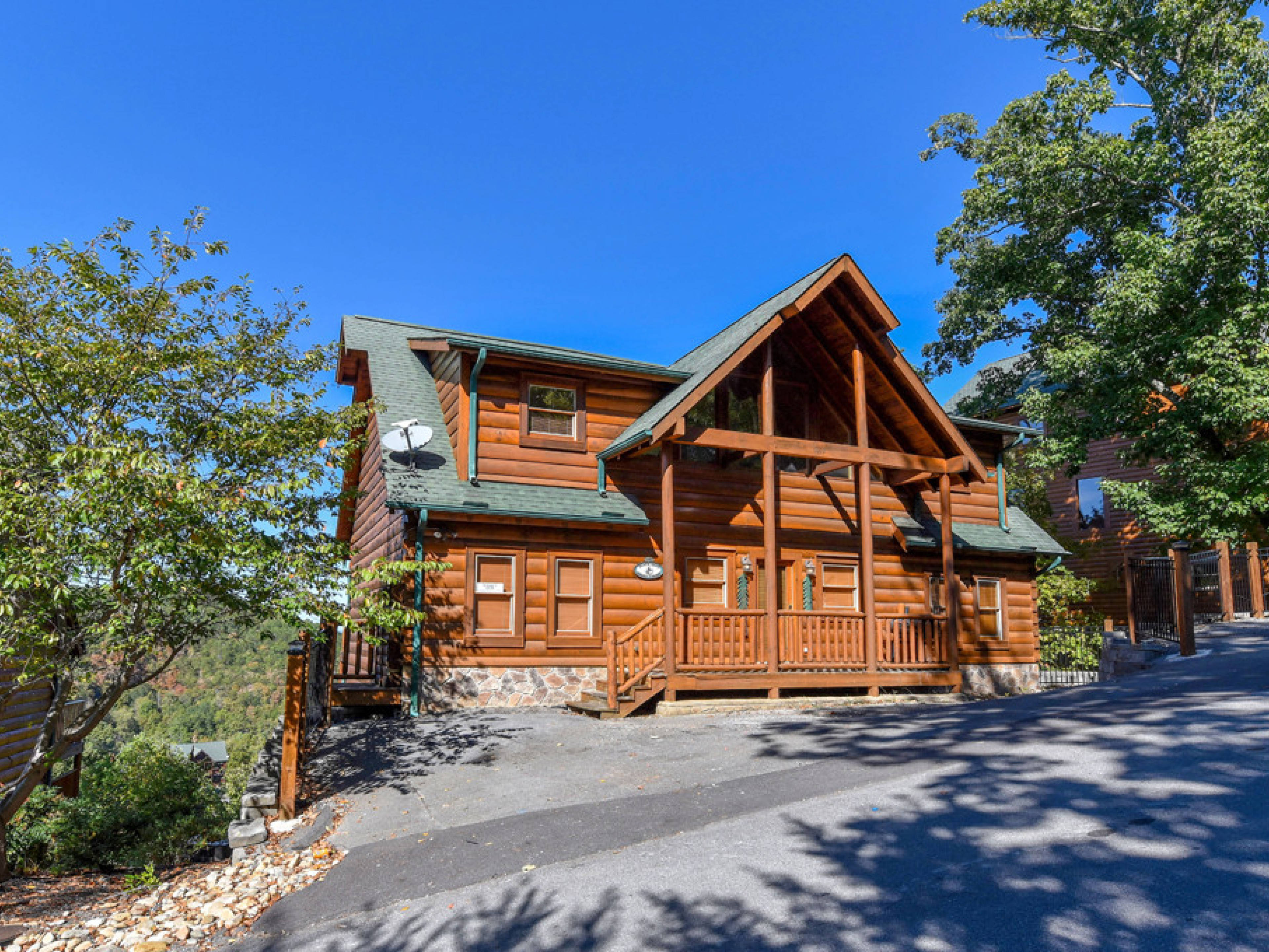 Pigeon Forge 38 pet friendly cabin