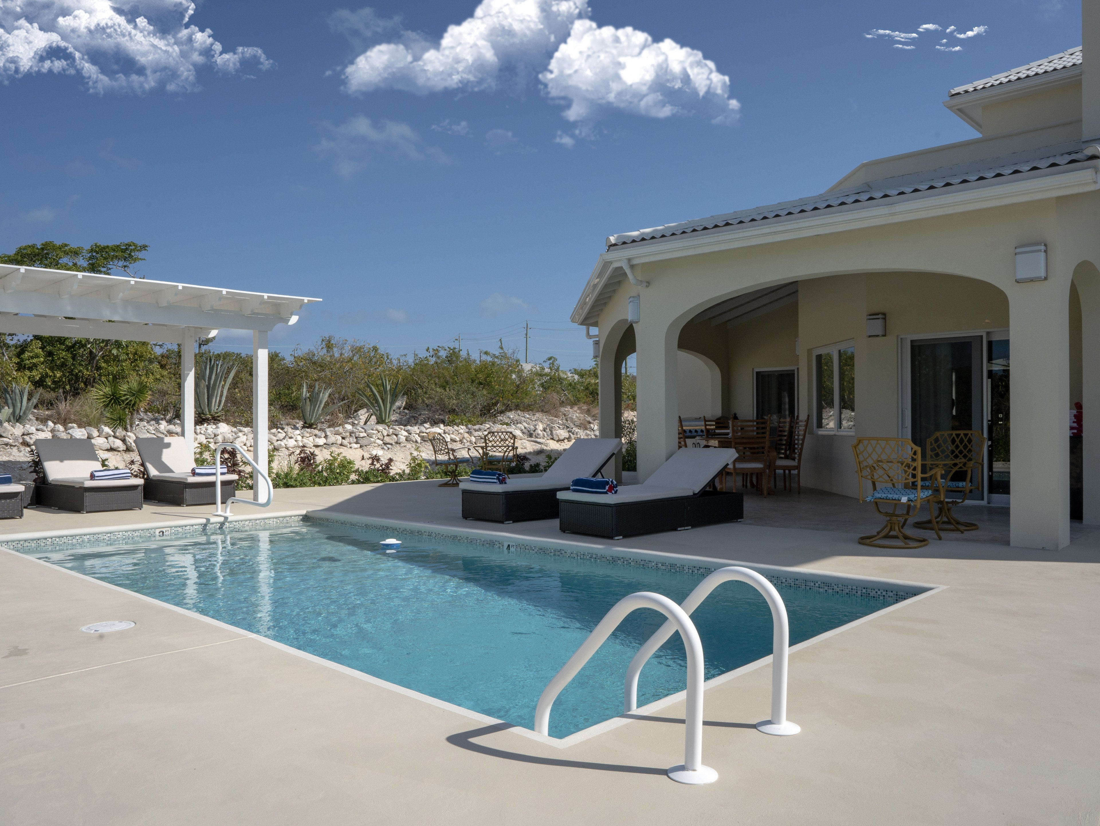 Sapphire Villa - Long Bay Long Bay Beach villas with pools