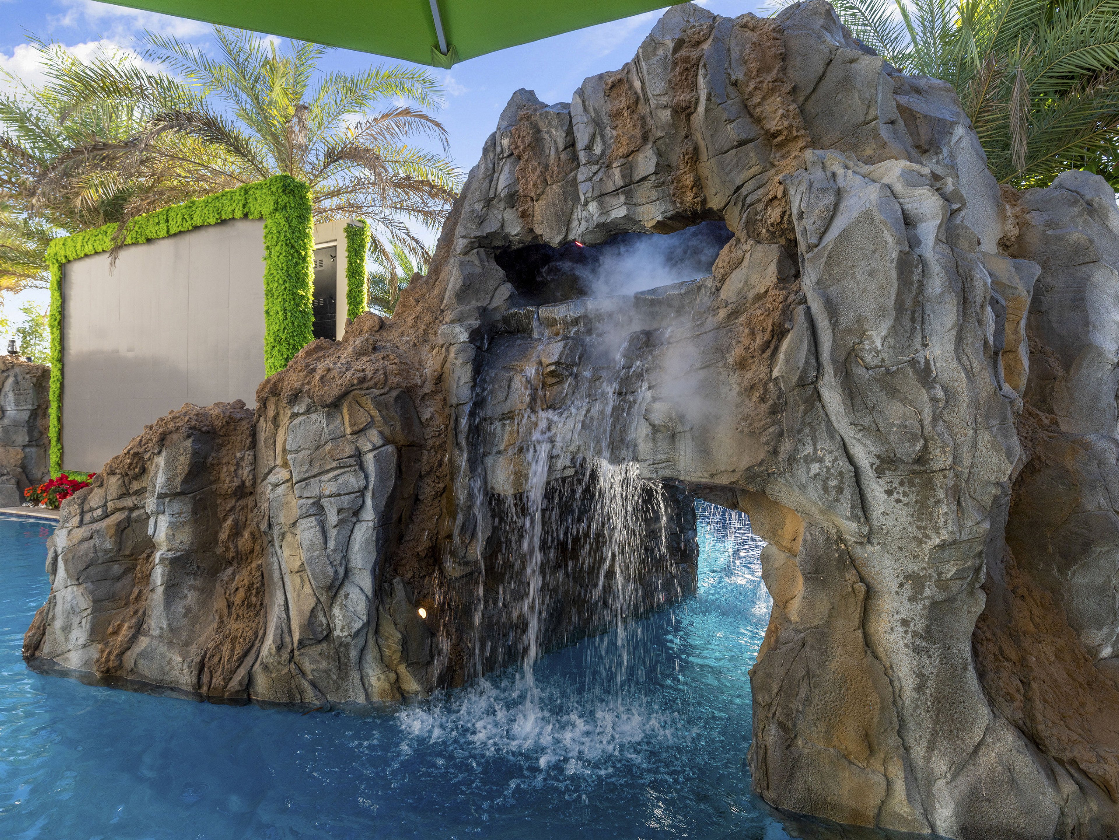 Fantasy Island 1 - villas with private waterfalls