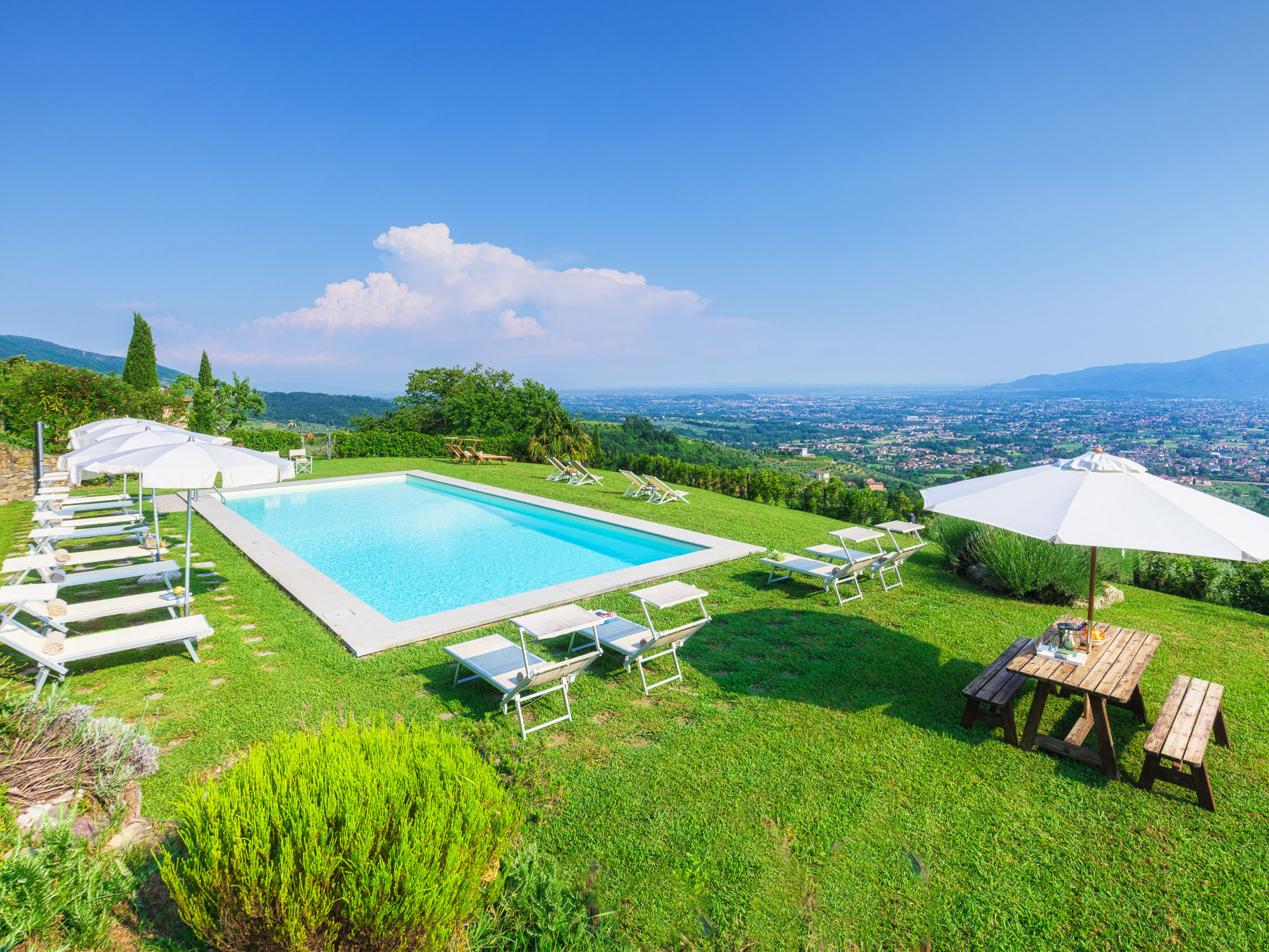 Lucca villas with pools Villa Primo Sole