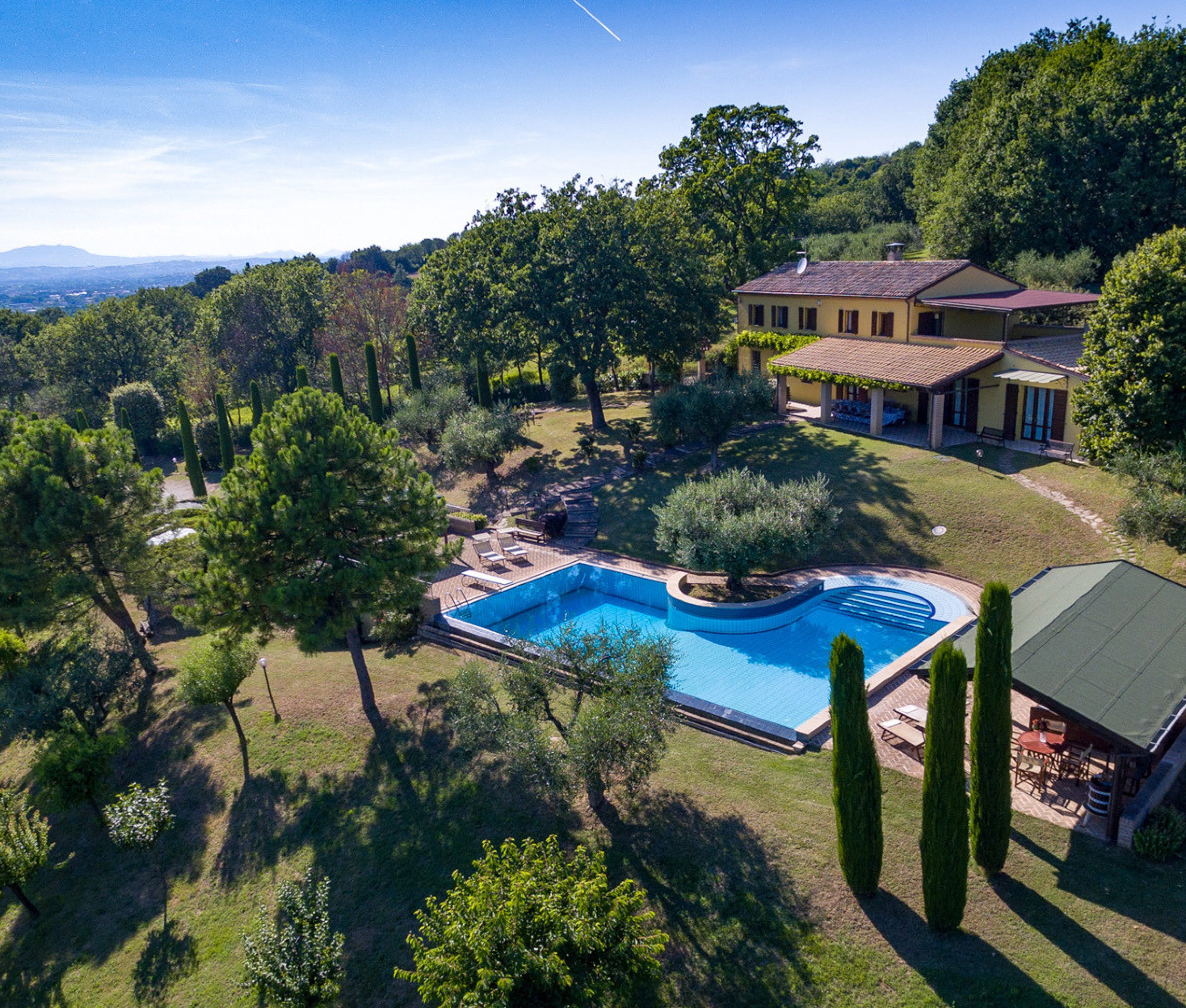 Le Dodici Querce - villas in Le Marche with pools